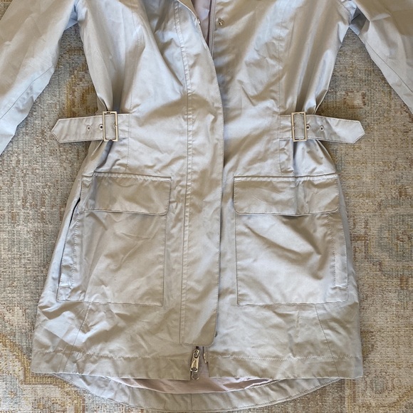 The North Face Windbreaker - Picture 3 of 4